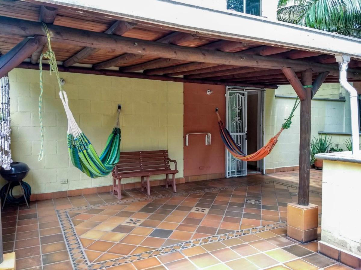 Bueno, Bonito, Barato Y Cerca A El Poblado Apartment เมเดยิน ภายนอก รูปภาพ