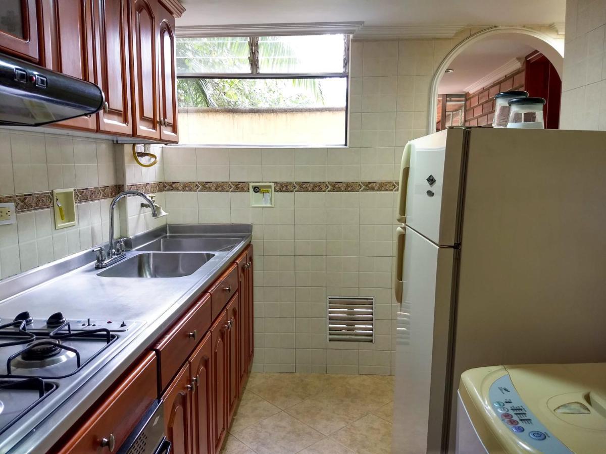 Bueno, Bonito, Barato Y Cerca A El Poblado Apartment เมเดยิน ภายนอก รูปภาพ